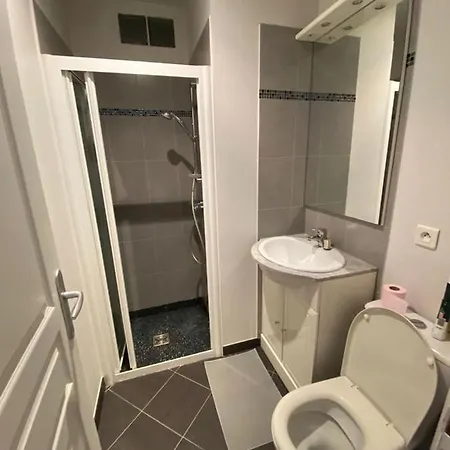 Cosy Equiped Flat Next To Paris 아파트
